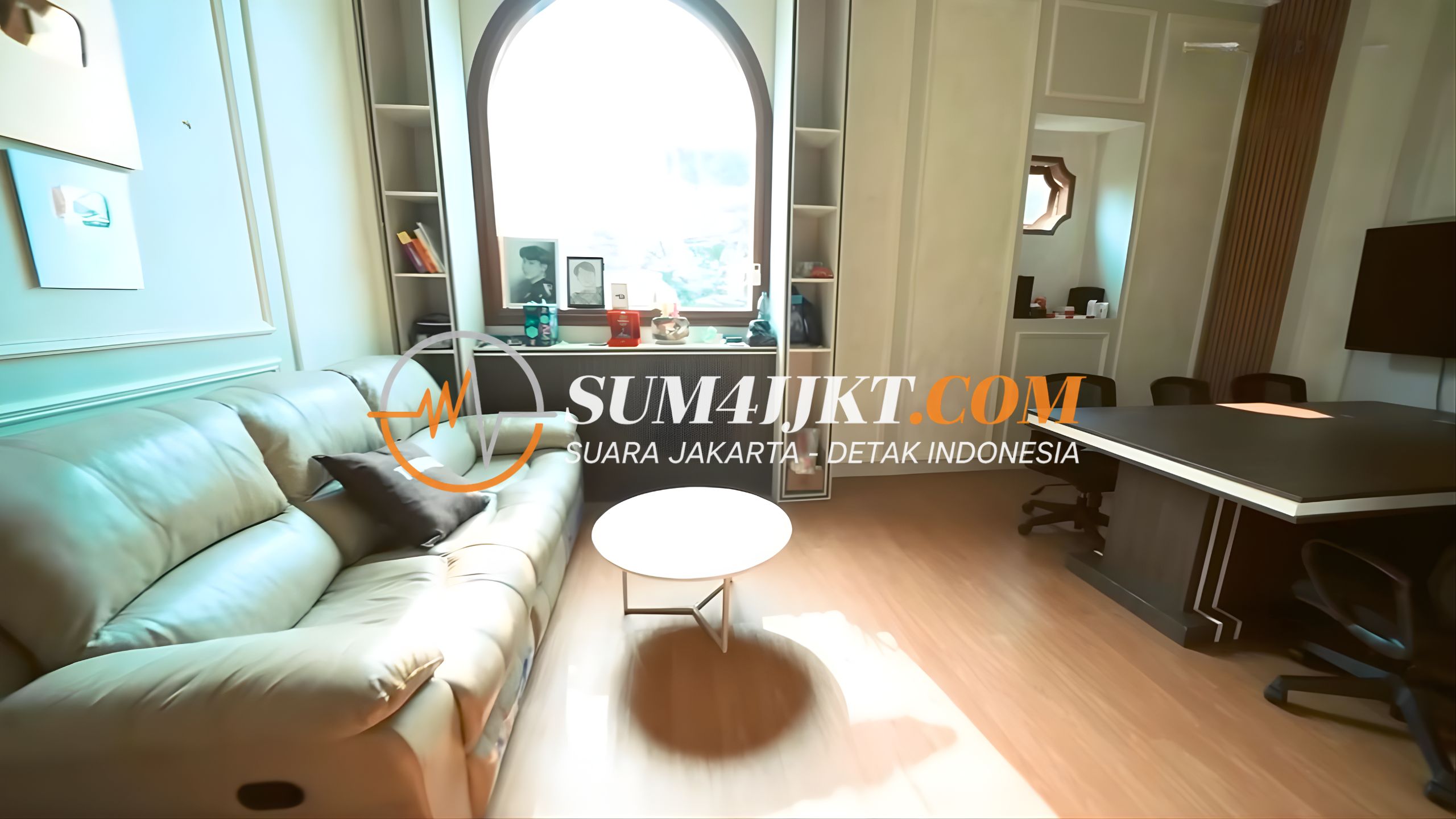 Di Tengah Tren Minimalis, Rumah Bergaya Eropa Ini Justru Tampil Berani dan Sangat Menonjol