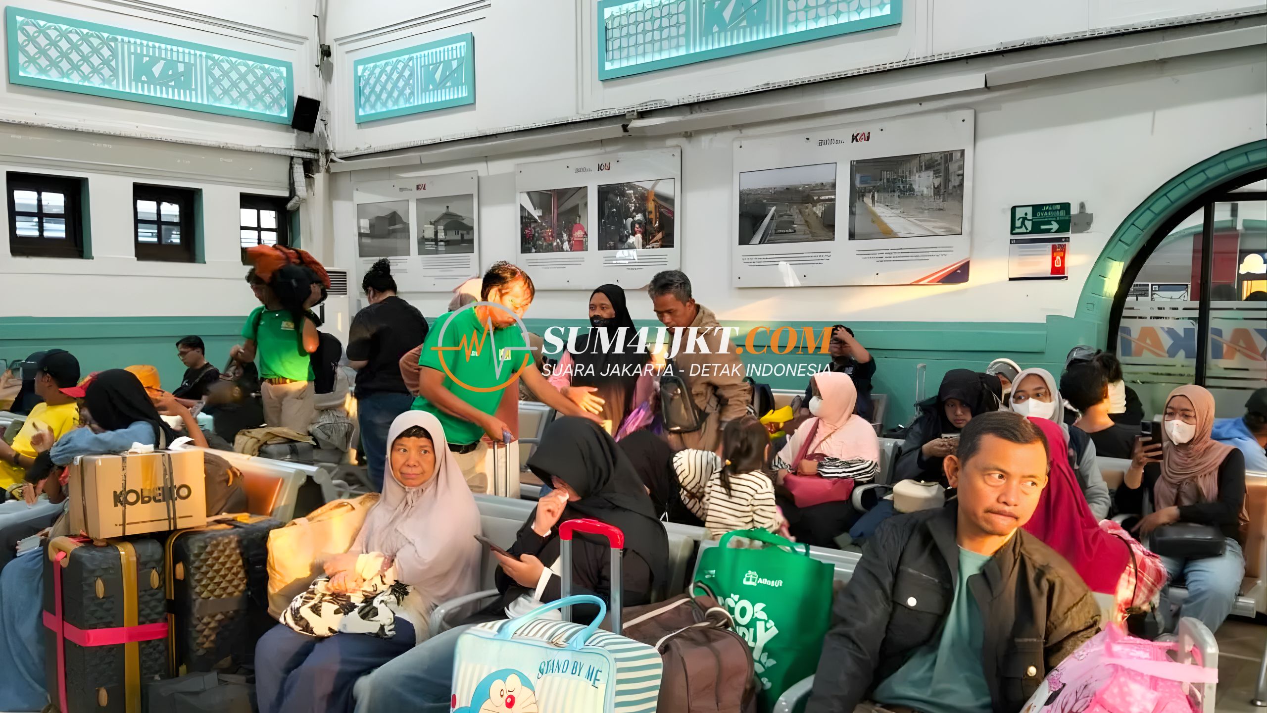 Padatnya Suasana di Area Tunggu Menunjukkan Antusiasme Pemudik Belum Reda