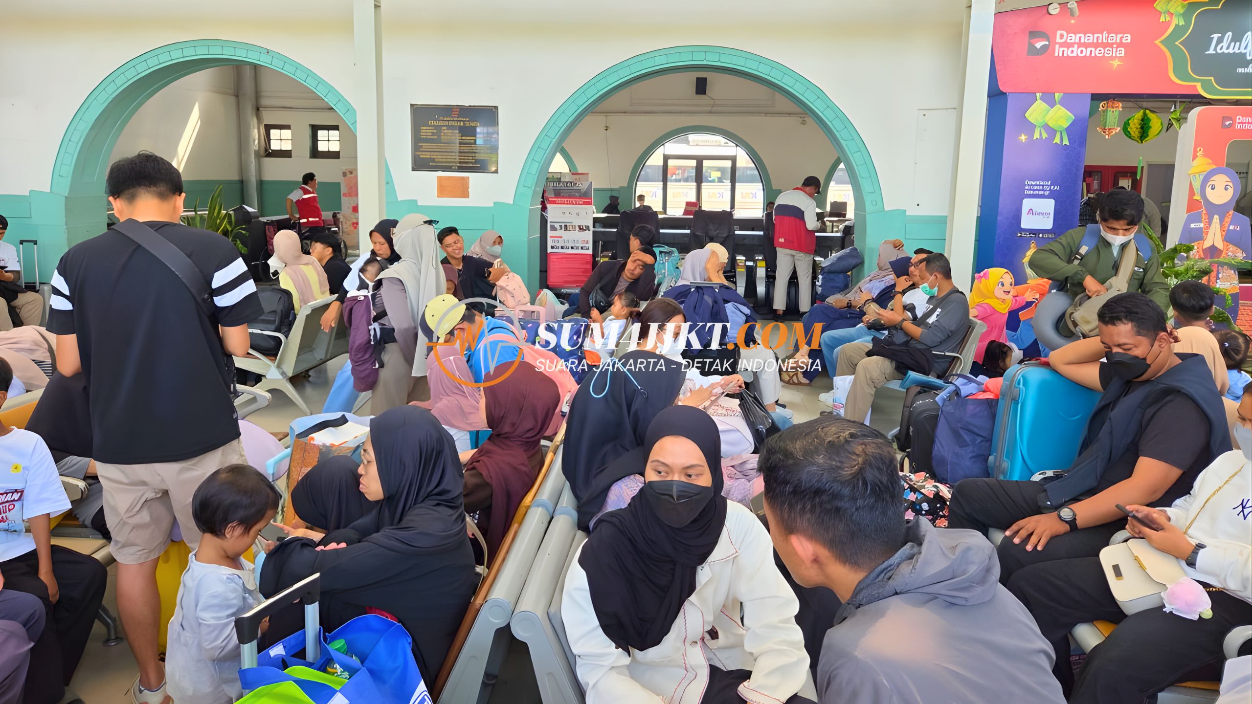 Menjelang H-1, Arus Mulai Turun tetapi Belum Menghapus Atmosfer Mudik di Pasar Senen