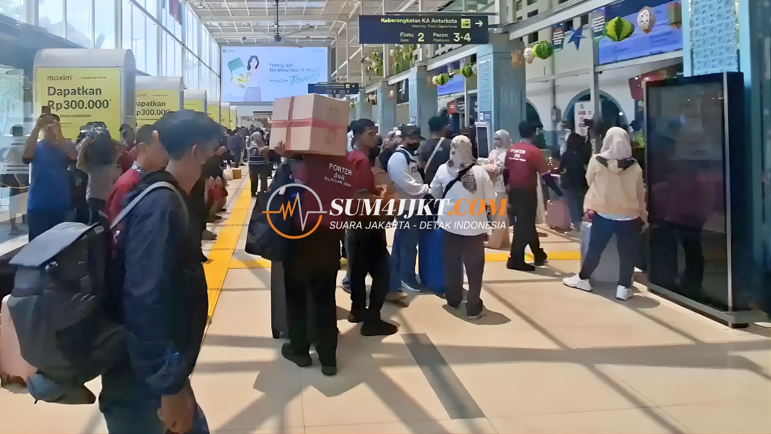 Padatnya Pasar Senen Menjadi Potret Sosial Mudik yang Lebih Besar dari Sekadar Statistik Transportasi