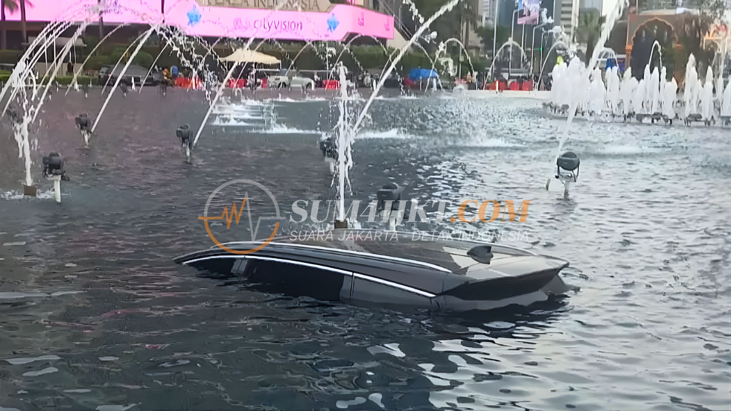 Kronologi Mobil Nyemplung ke Kolam Bundaran HI yang Viral di Jakarta